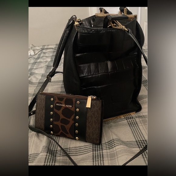 Michael Kors Tote and wallet - Picture 3 of 4